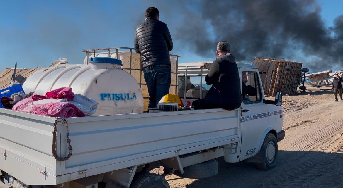 Antalya’da denize sıfır çardaklar tarihe karıştı, sahil halkın kullanımına açılacak
