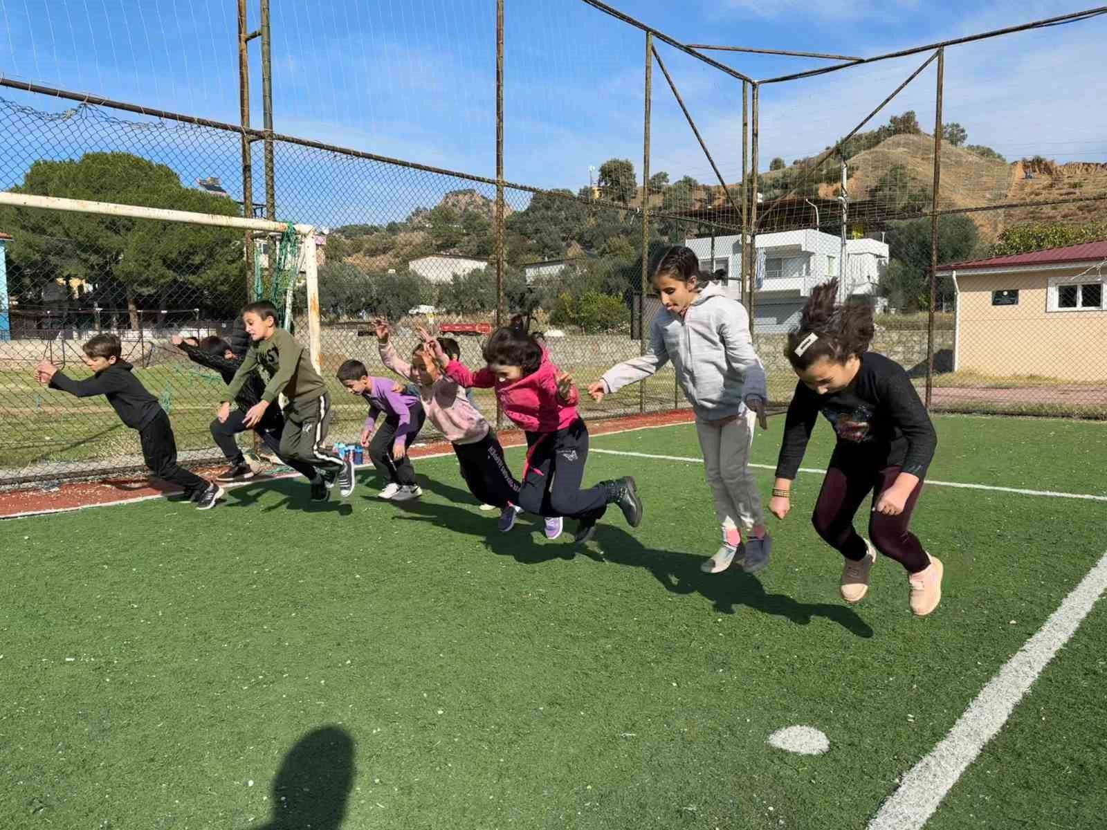 Aydın’da minikler, spor alışkanlığı kazanıyor