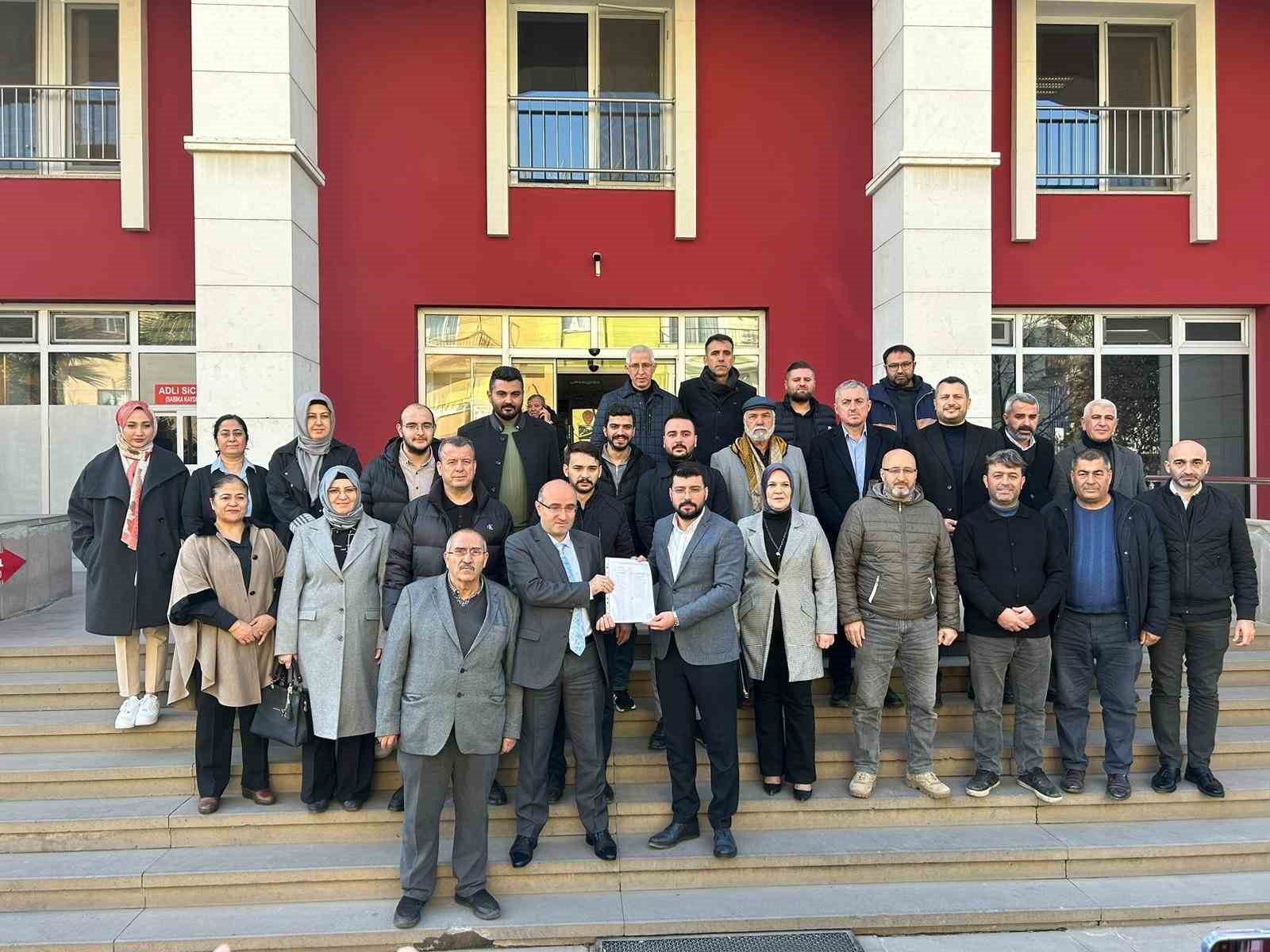 Turgutlu’da AK Parti yeni yönetimi mazbatasını aldı
