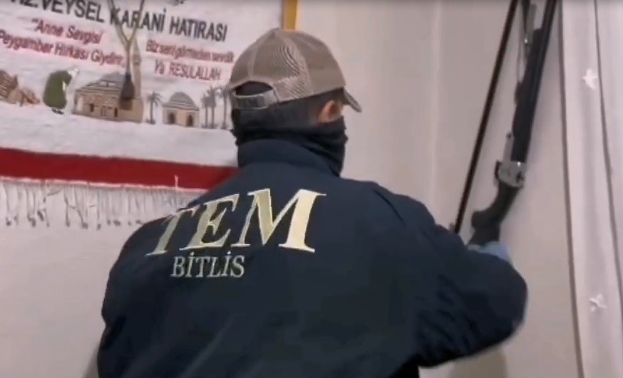 Bitlis&rsquo;te PKK/KCK operasyonuna 10 g&ouml;zaltı
