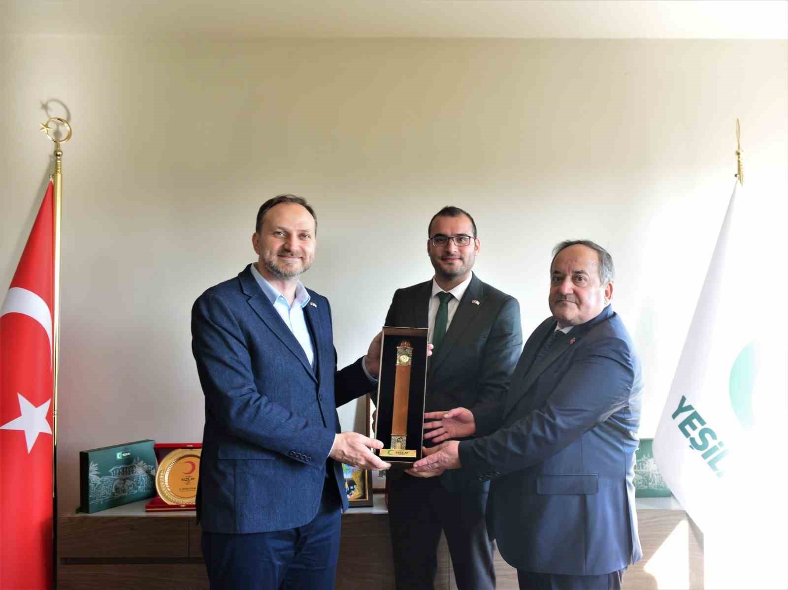 T&uuml;rkiye Yeşilay Cemiyeti Genel Başkanı Do&ccedil;. Dr. Din&ccedil;:
