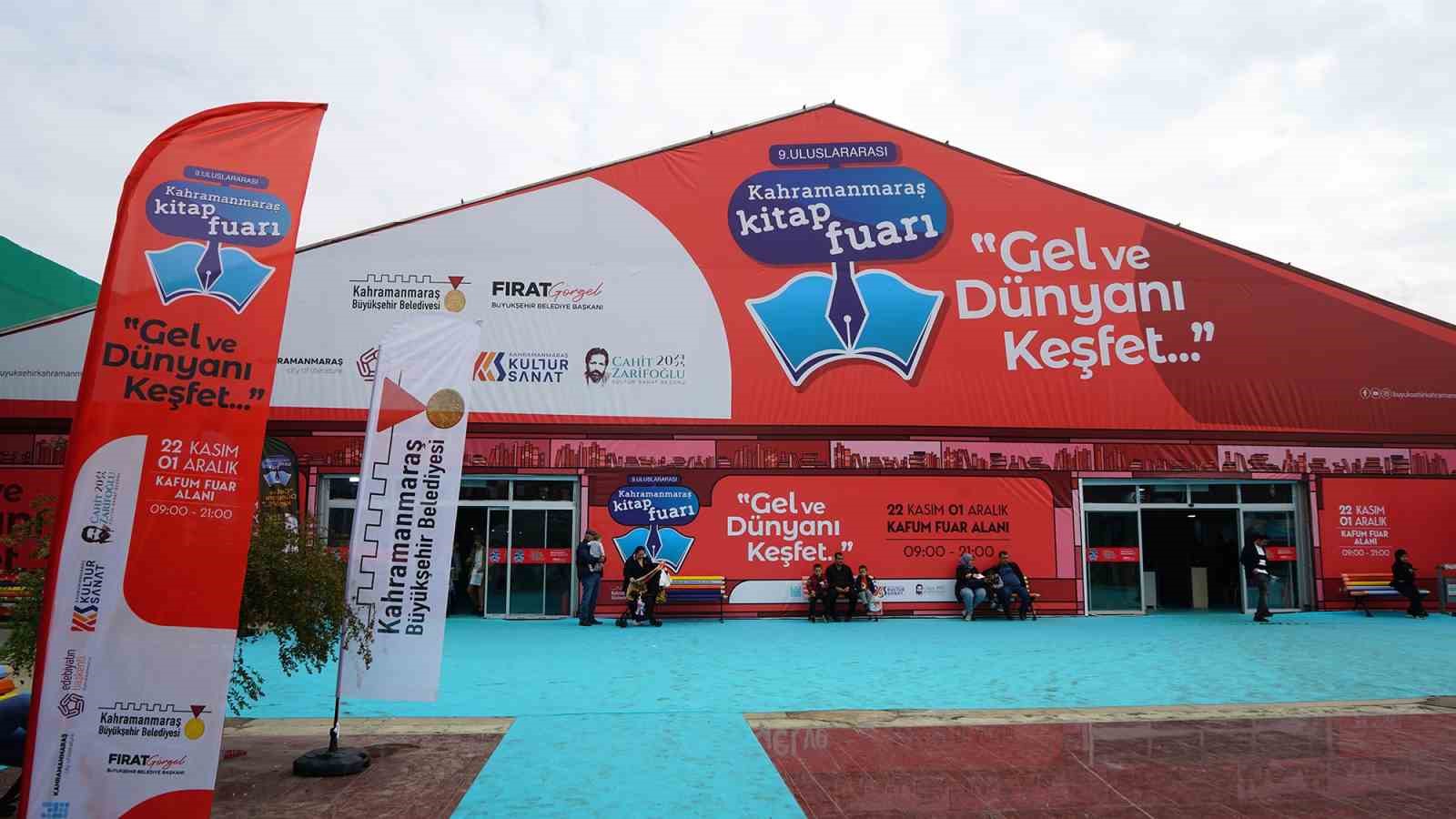 Depremzede şehir Kahramanmaraş&rsquo;ta kitap fuarına yoğun ilgi
