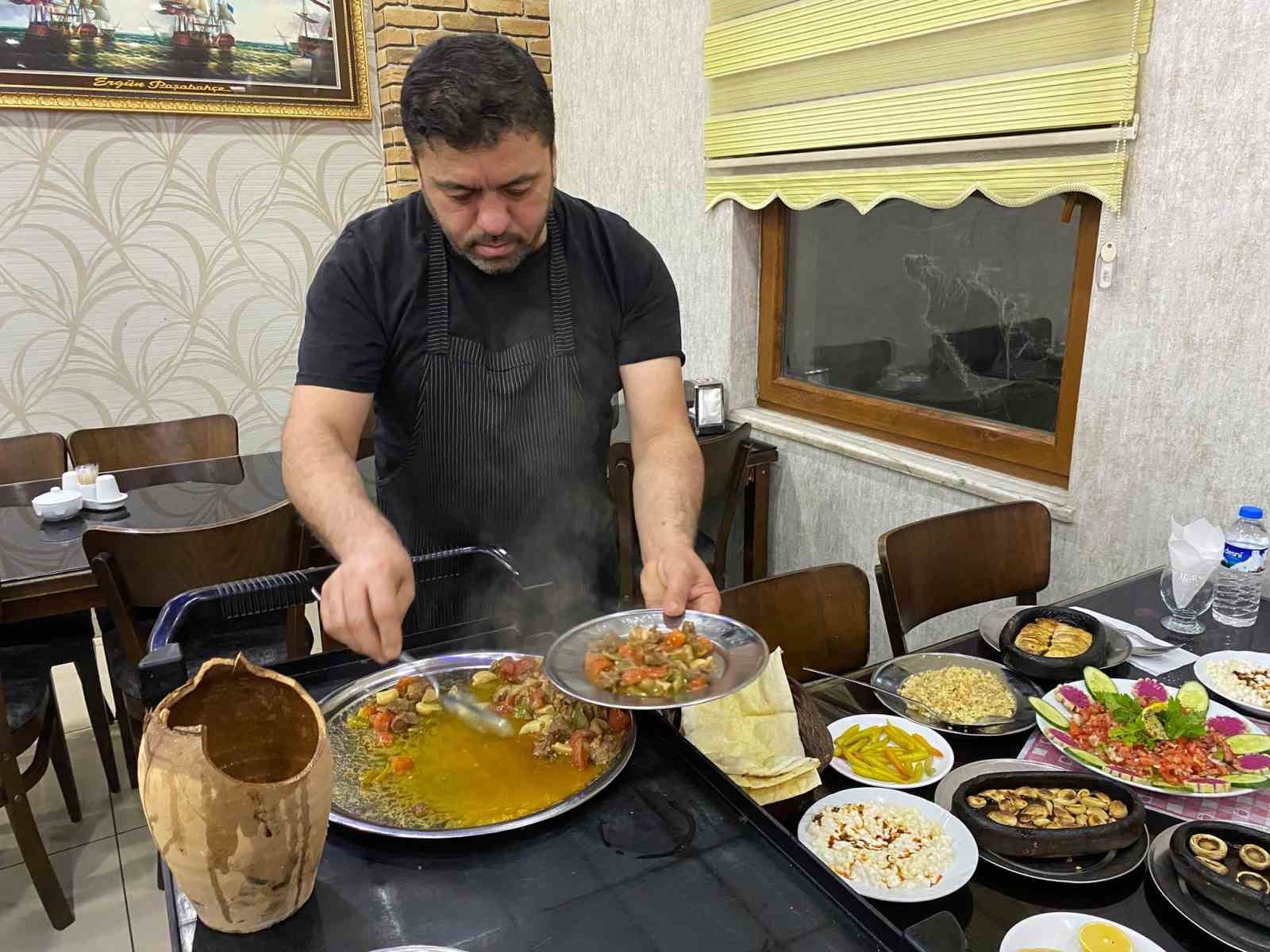 Kebabın sanata d&ouml;n&uuml;şen hali: Testi kebabı
