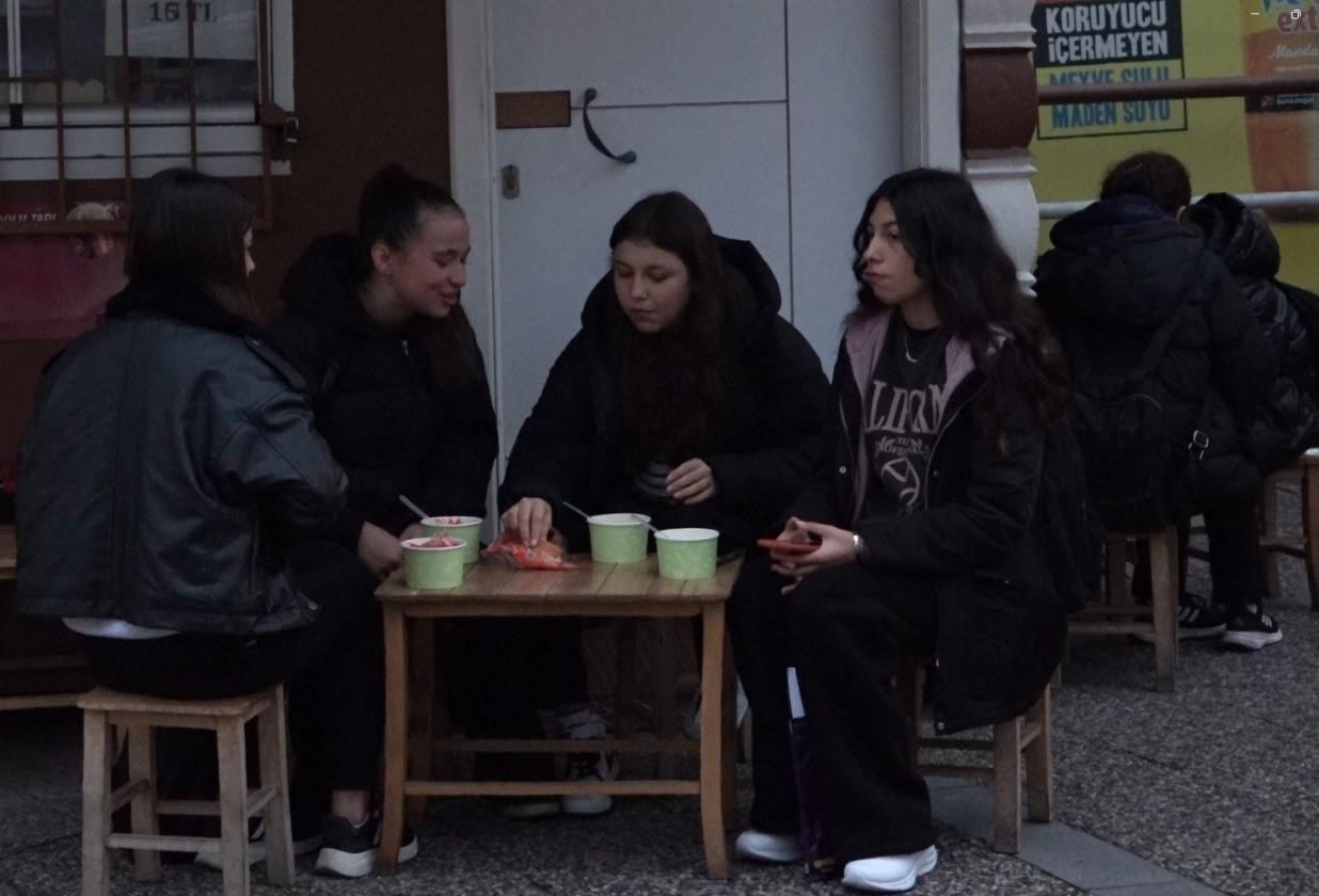 Balıkesir&rsquo;de &rsquo;G&uuml;naydın &Ccedil;orbası&rsquo; 25 bin kişinin i&ccedil;ini ısıttı
