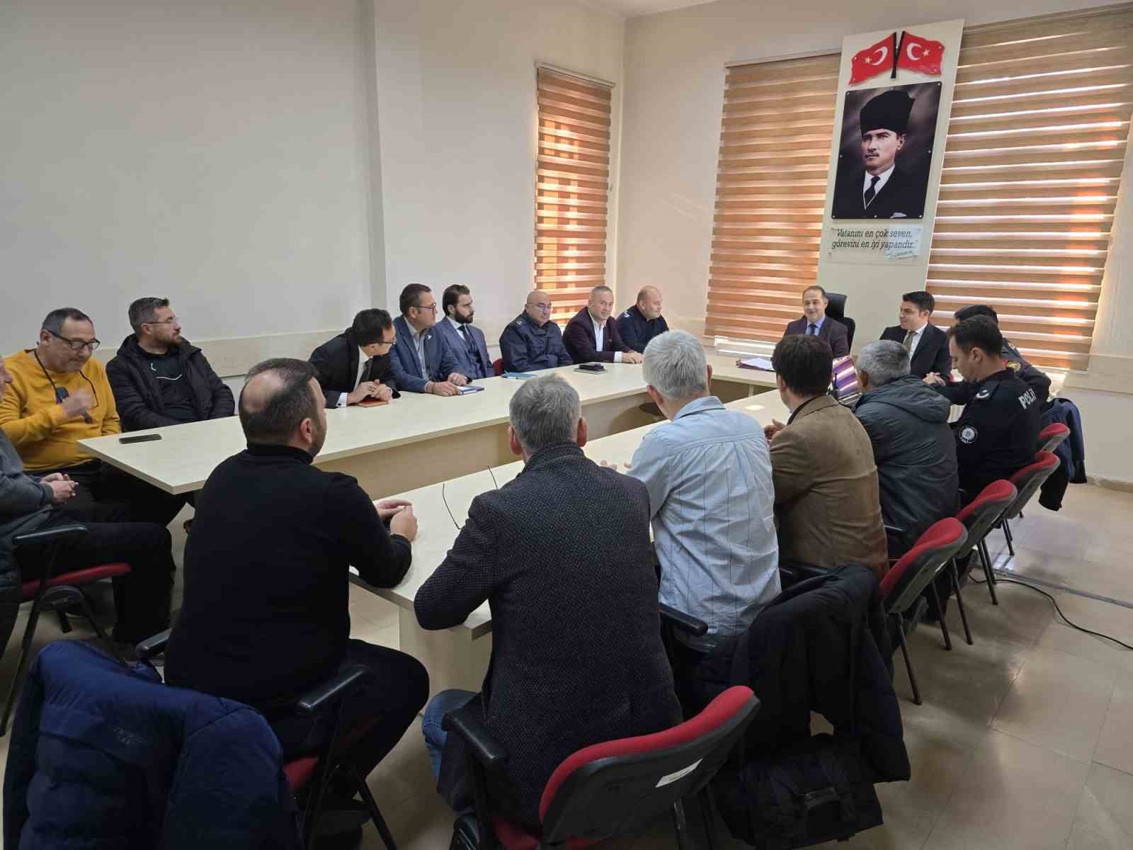 Bandırma&rsquo;da il&ccedil;e spor g&uuml;venlik kurulu toplantısı ger&ccedil;ekleşti
