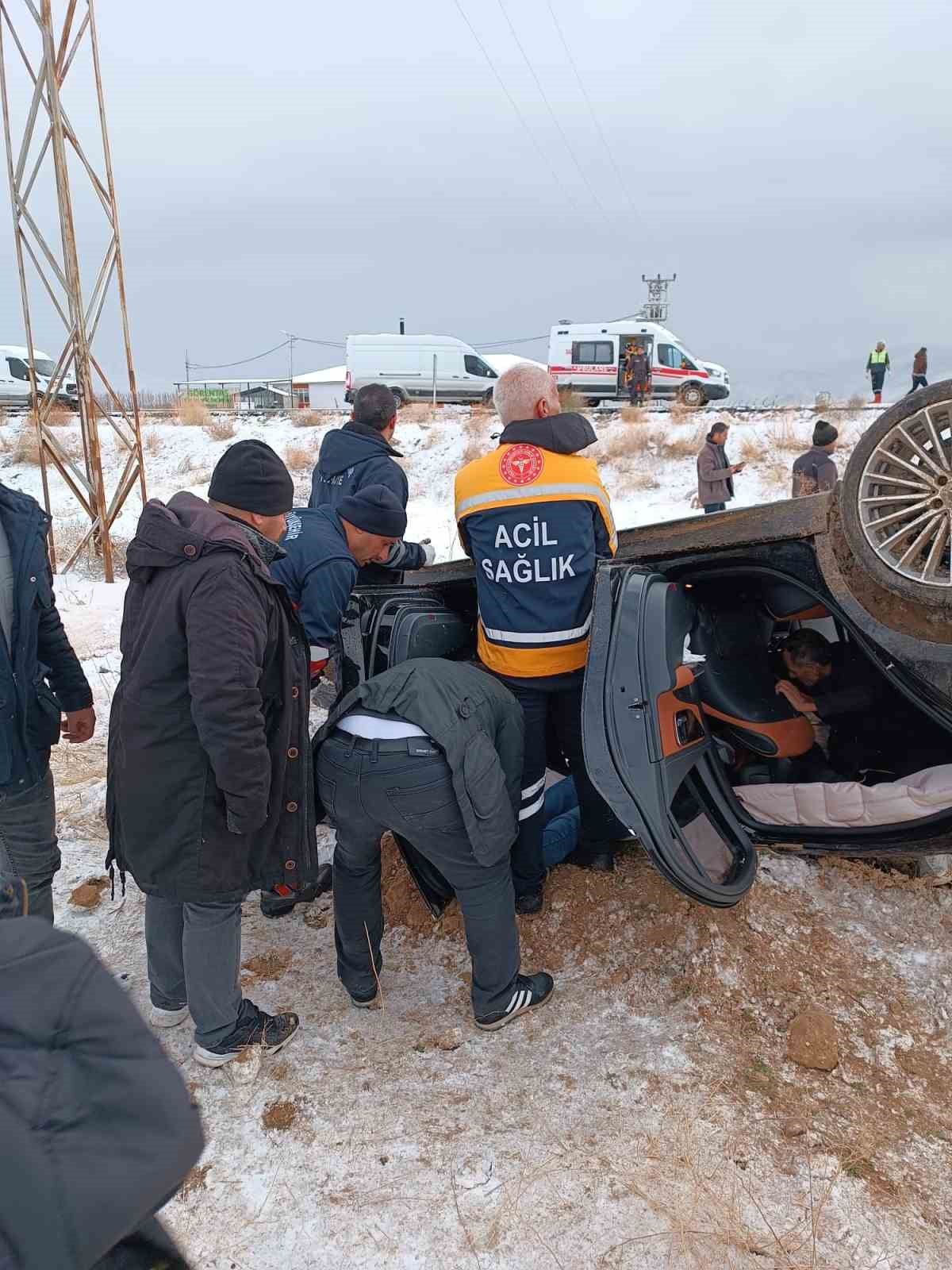 Kontrolden &ccedil;ıkan otomobil takla attı: 1 yaralı
