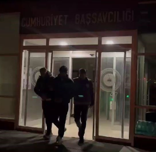 Ka&ccedil;ırdıkları adamın 1 milyon lirasını kendi hesaplarına aktarmışlardı, 4 kişi tutuklandı
