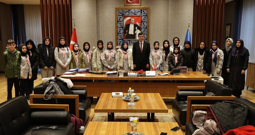 Belediye Başkanı Ey&uuml;p Kahveci, Kent Konseyi &Ccedil;ocuk Meclisi &uuml;yeleriyle bir araya geldi
