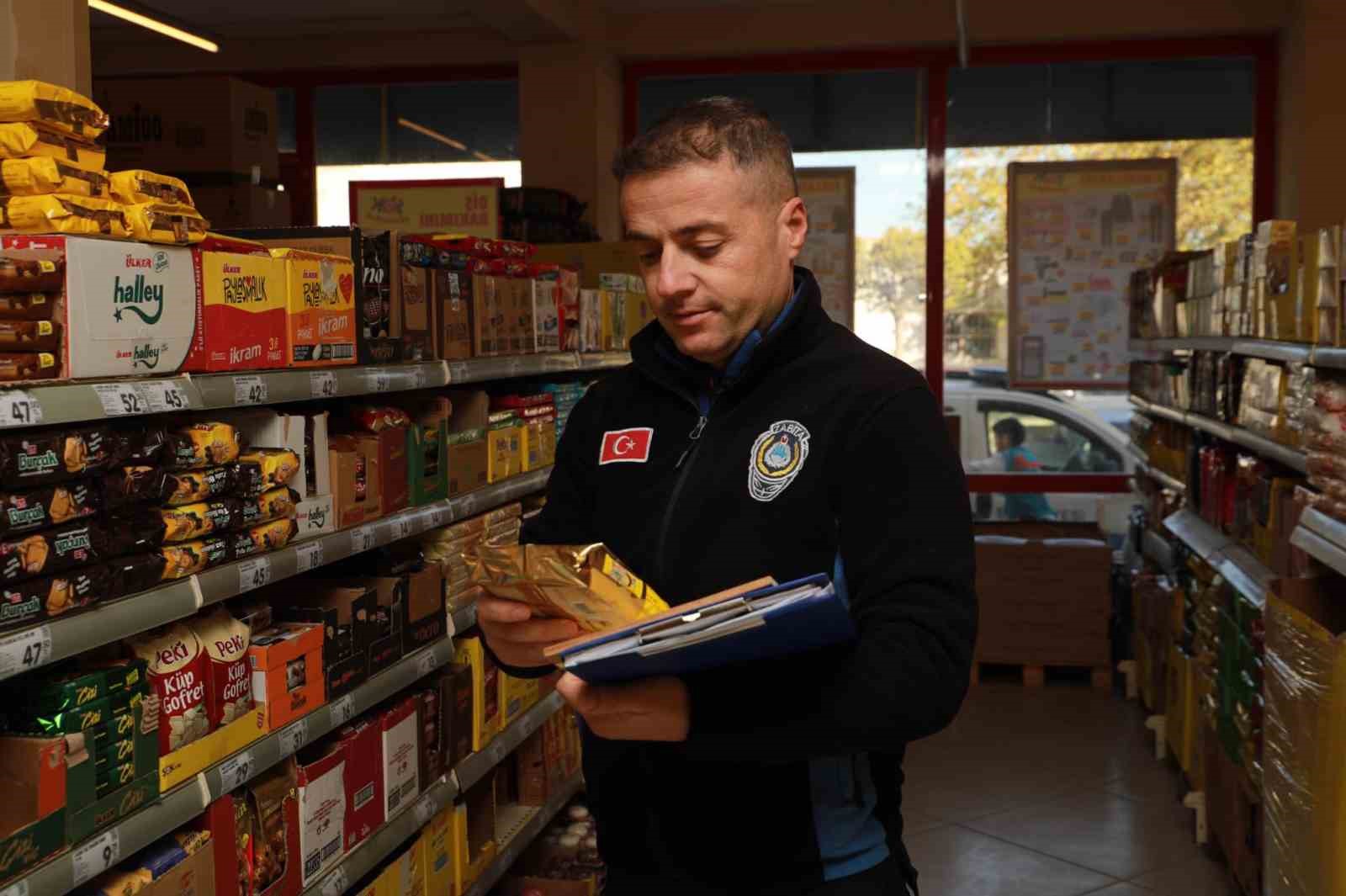 Burhaniye Belediyesi’nden marketlerde sıkı denetim
