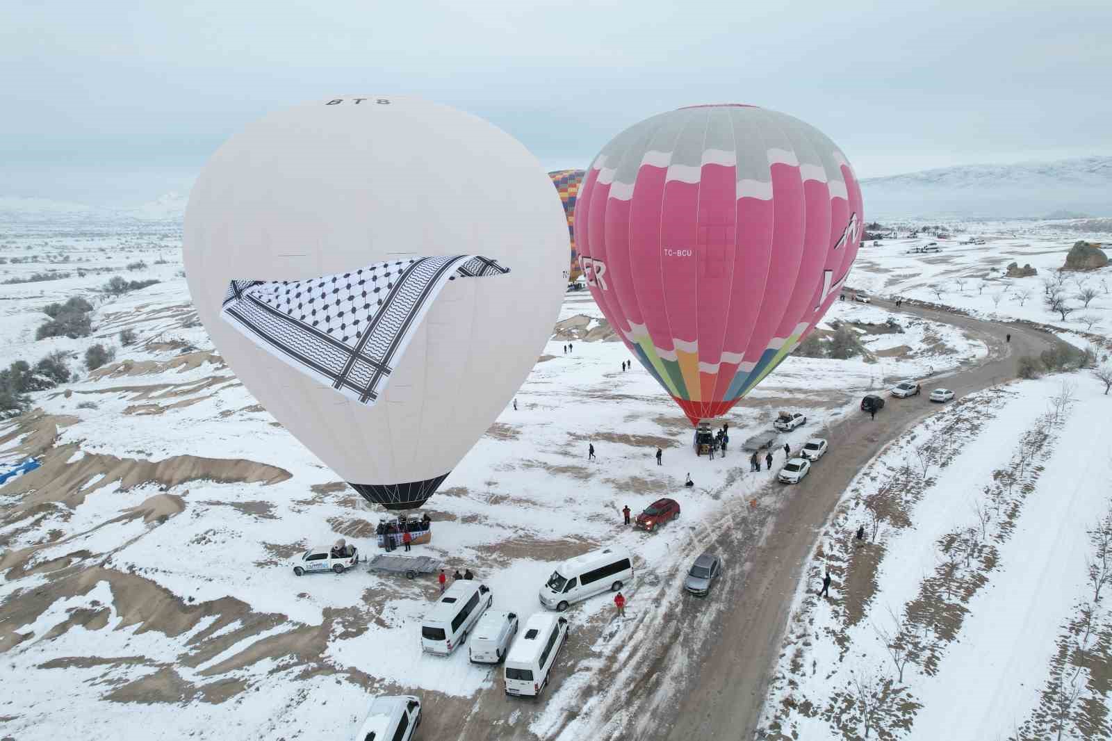 Kapadokya’da balonlar ‘barış’ için havalandı