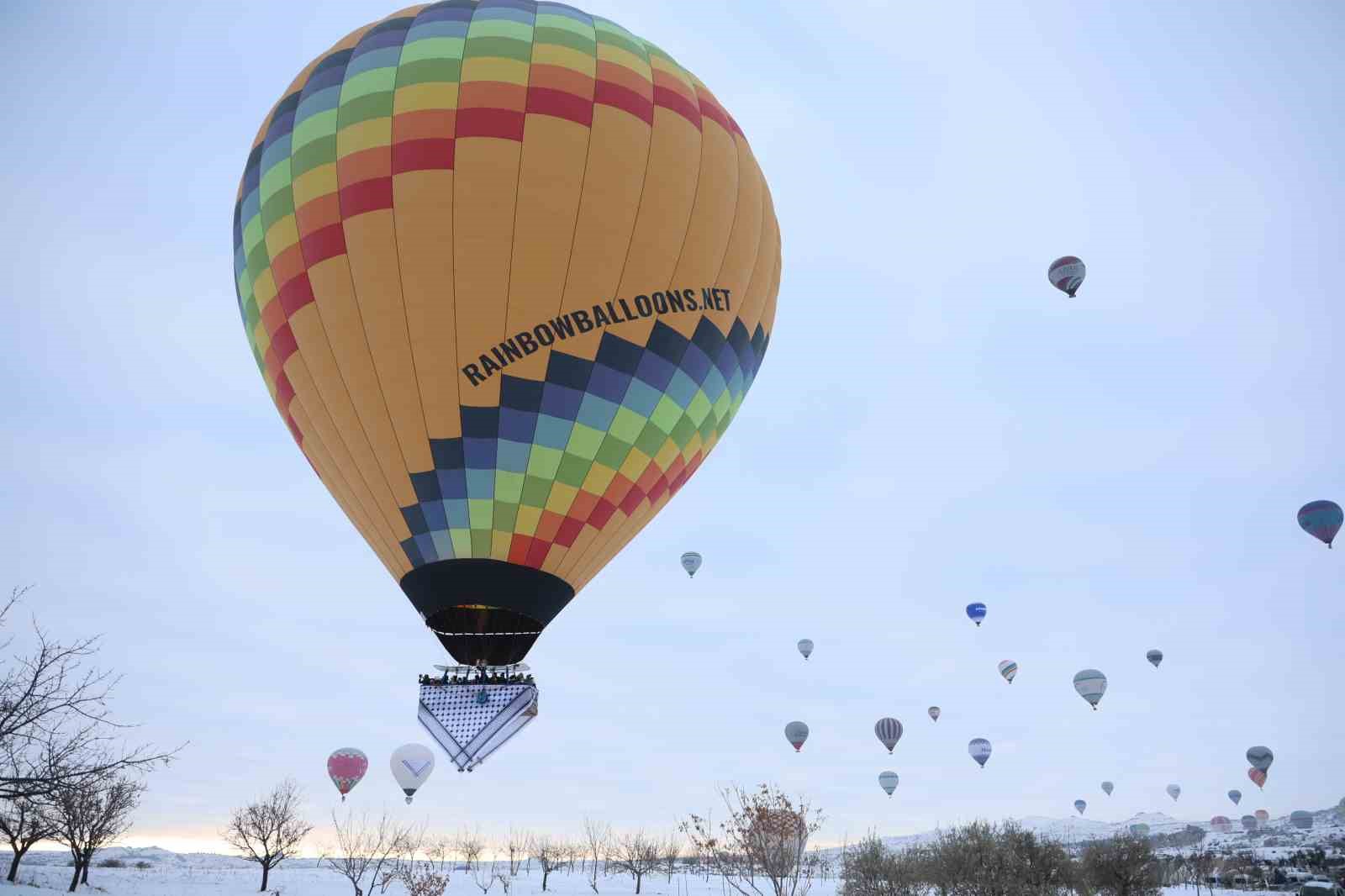 Kapadokya’da balonlar ‘barış’ için havalandı
