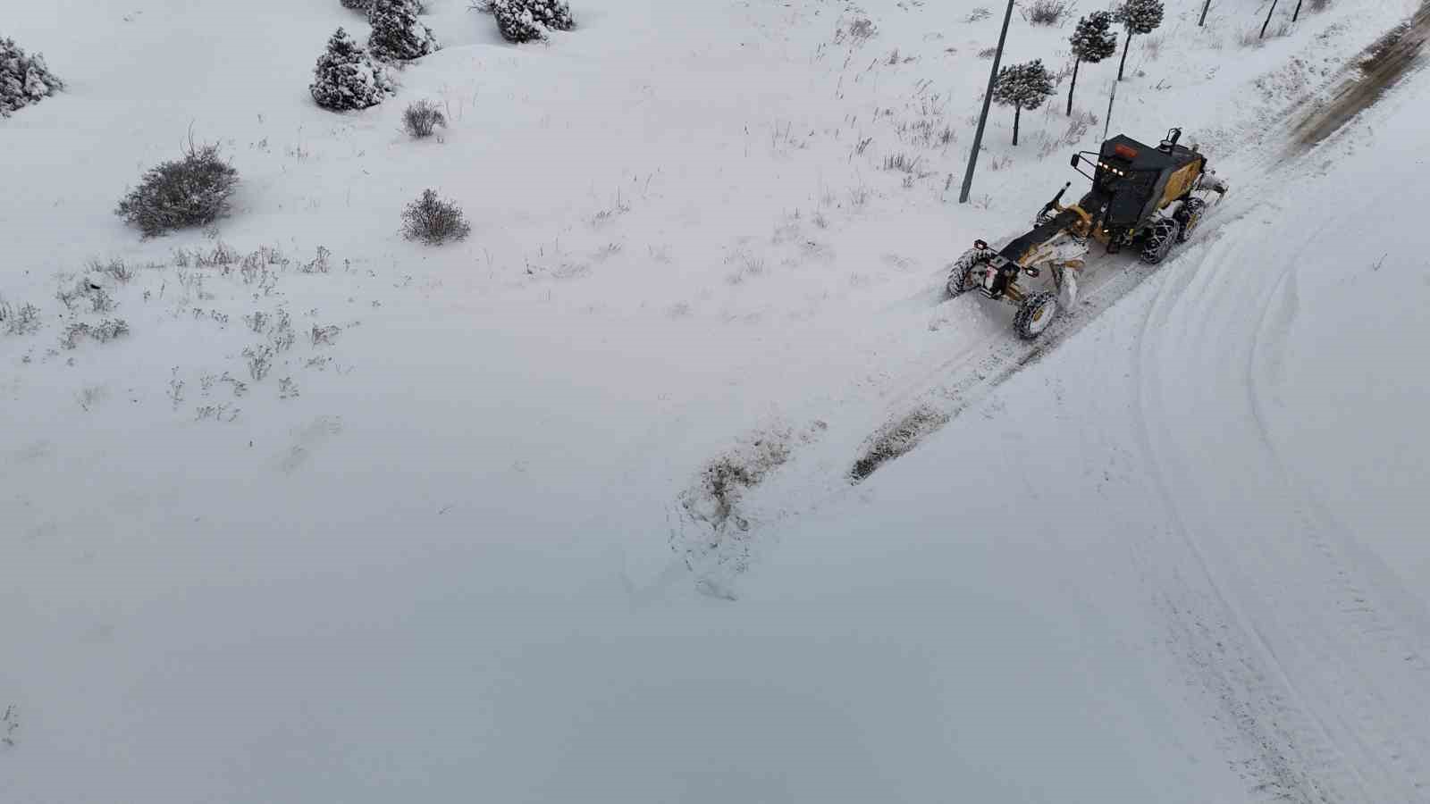 Sivas’ta 69 yerleşim yerinin yolu ulaşıma kapalı