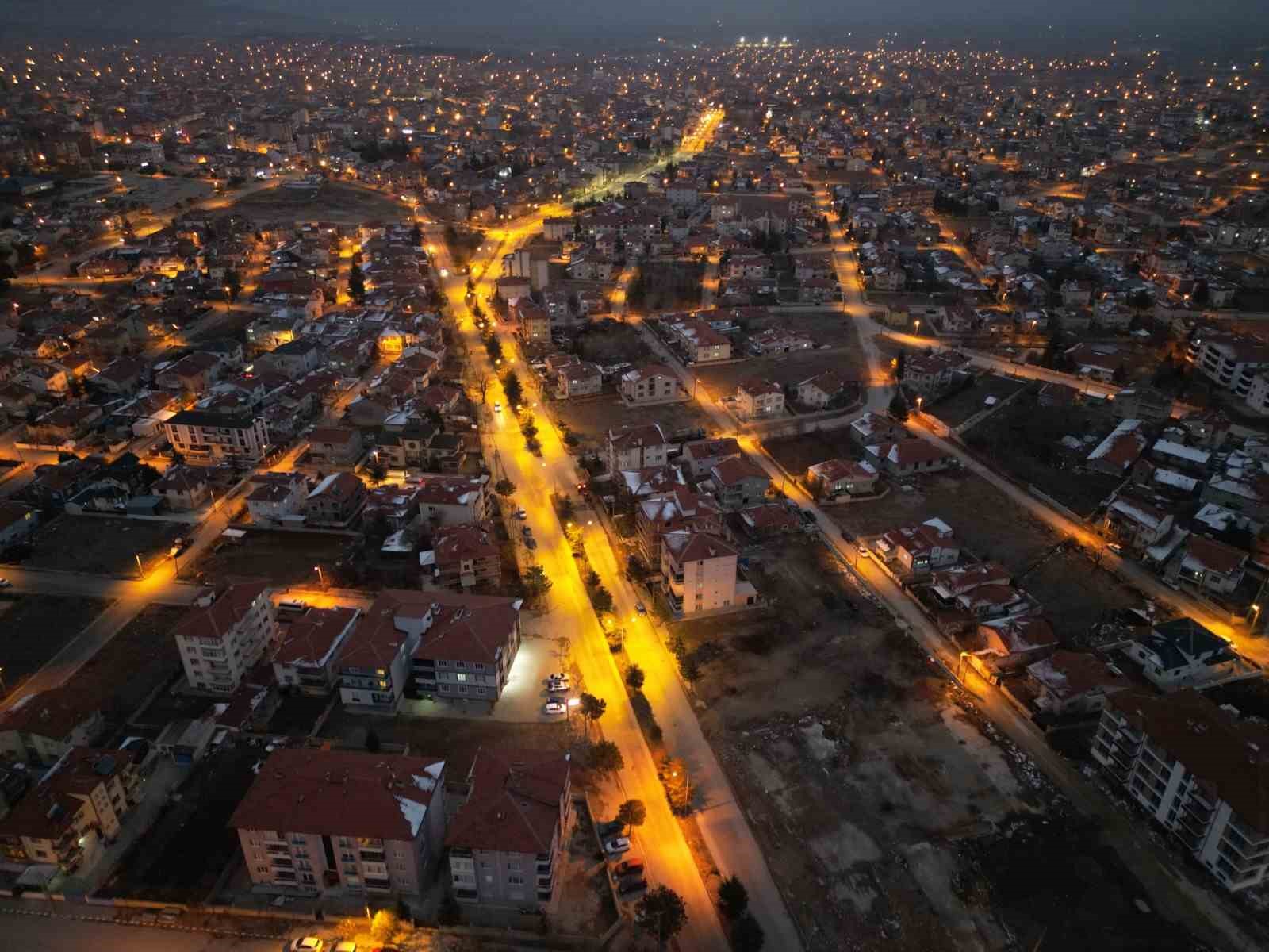 Işıklar içindeki ilçe havadan görüntülendi
