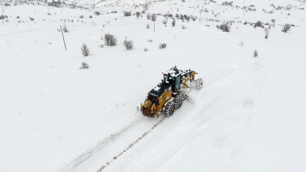 Erzincan’da kardan 37 köy yolu ulaşıma kapandı