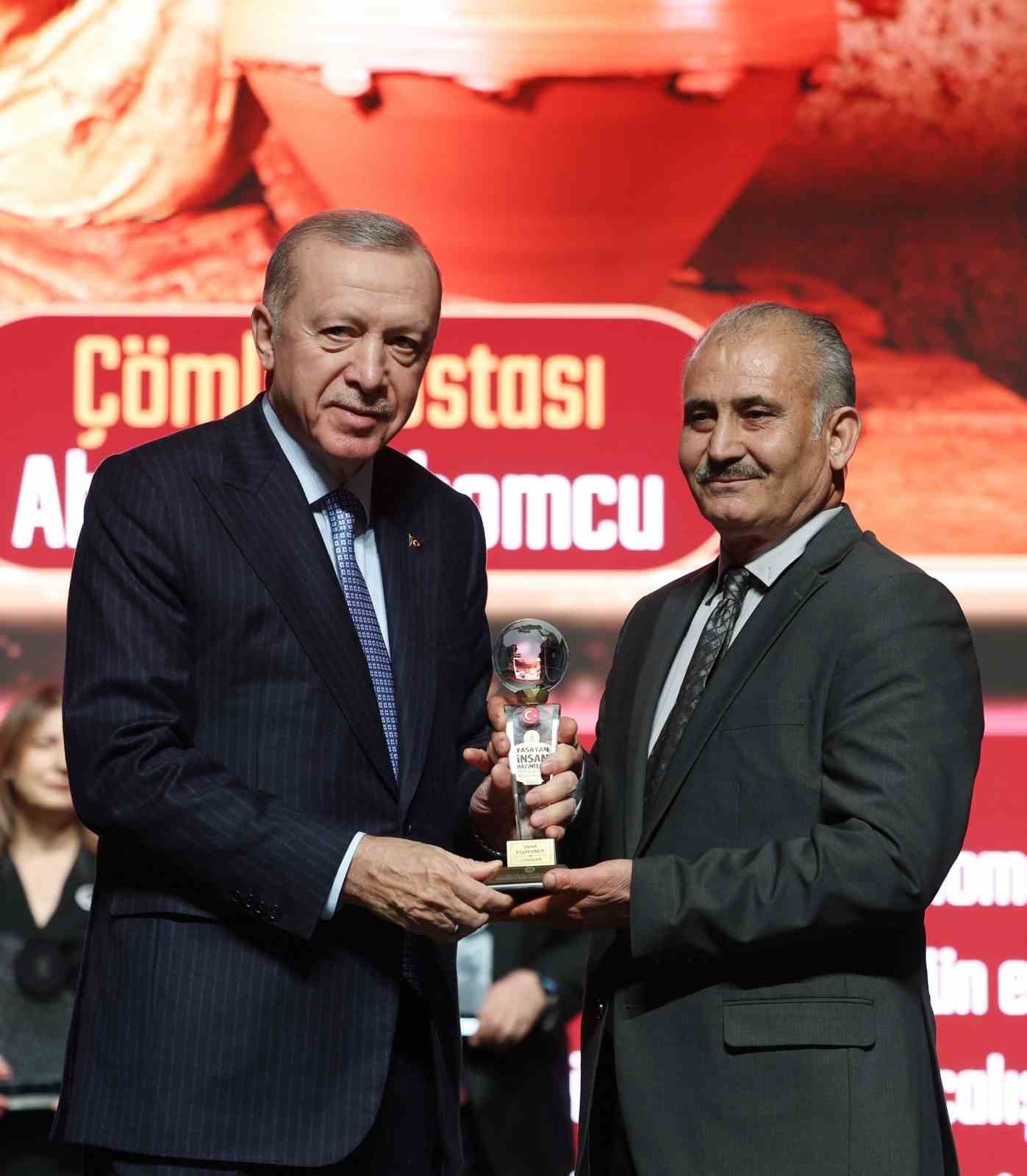 Menemenli çömlek ustasında UNESCO ödülü
