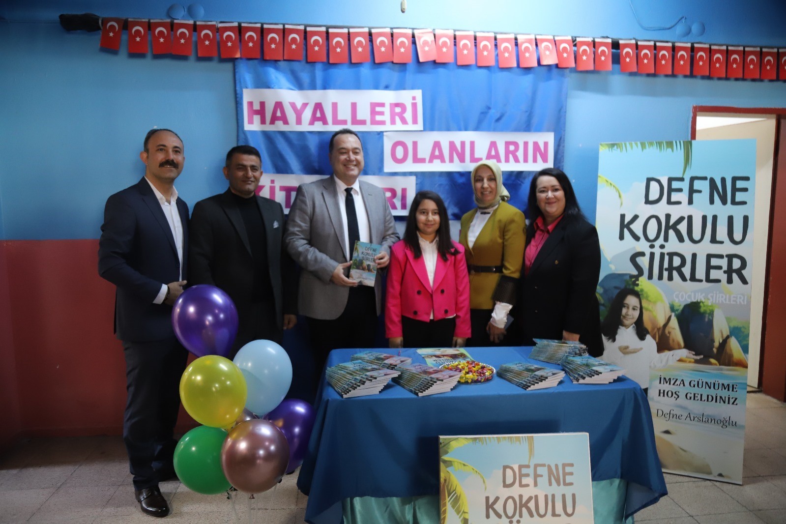 Akhisarlı 9 yaşındaki Defne’den ’Defne kokulu şiirler’
