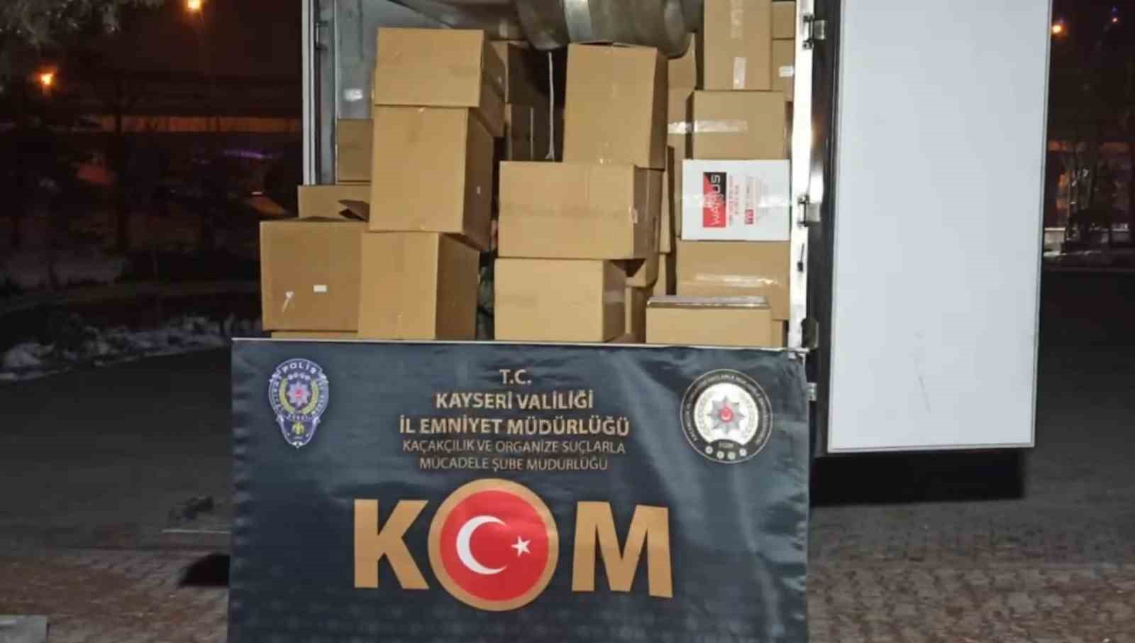 Kayseri’de 2 milyon dal makaron ele geçirildi