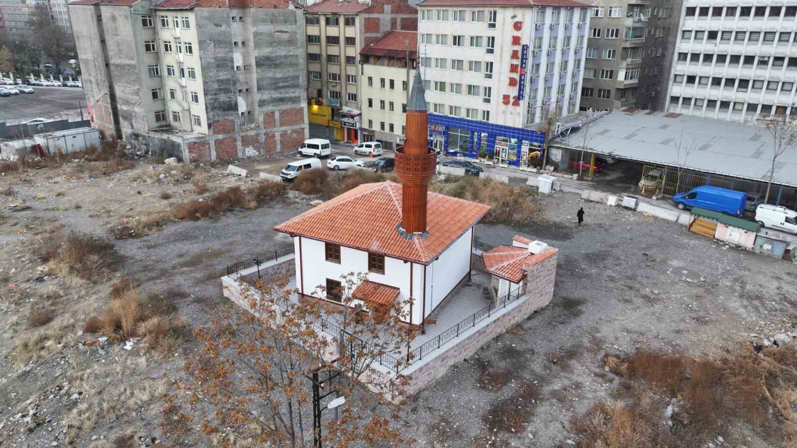 Ankara’da ahşap serenli minaresiyle dikkat çeken Hamidiye Camii aslına uygun olarak yeniden inşa edildi
