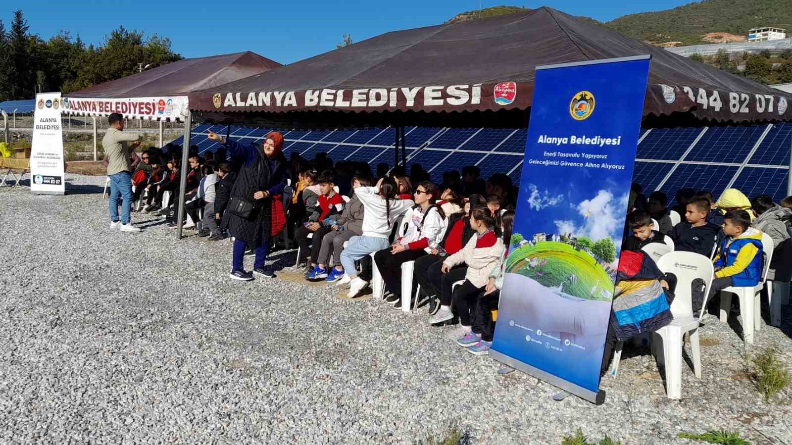 Çevre dostu öğrencilerden GES gezisi