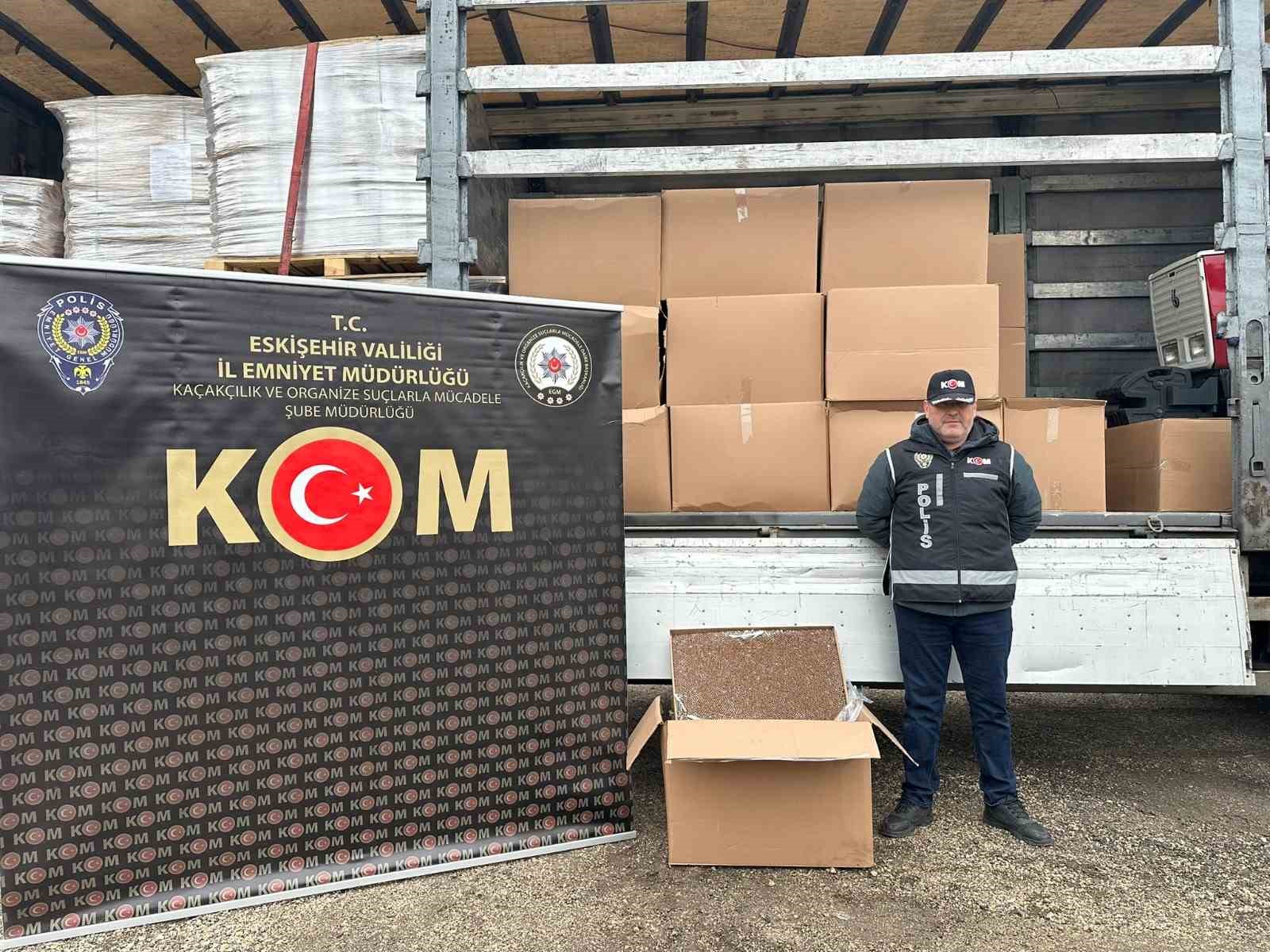 Eskişehir’de 1 milyon 125 bin adet doldurulmuş makaron ele geçirildi