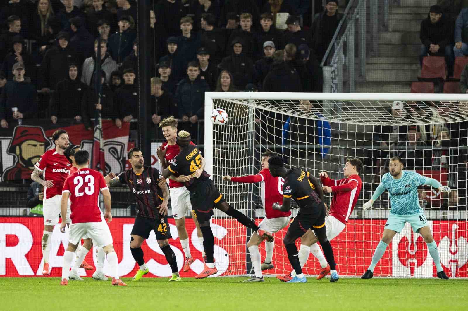 UEFA Avrupa Ligi: AZ Alkmaar: 1 - Galatasaray: 1 (İlk yarı)
