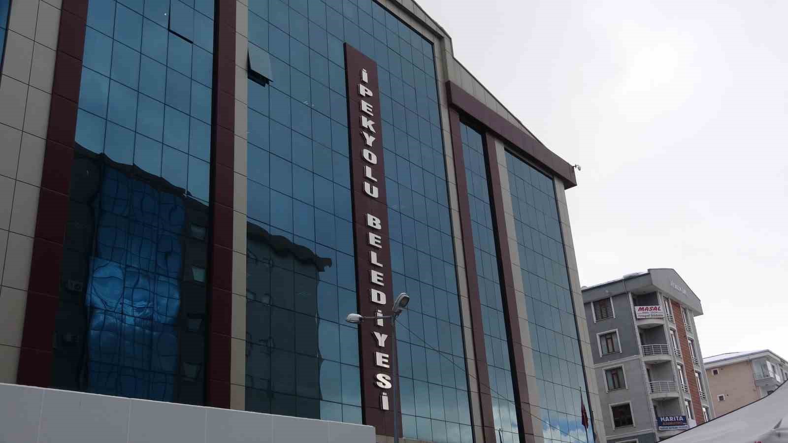 Van&rsquo;da işten &ccedil;ıkarılanlar soğuk havada eylem yapıyor
