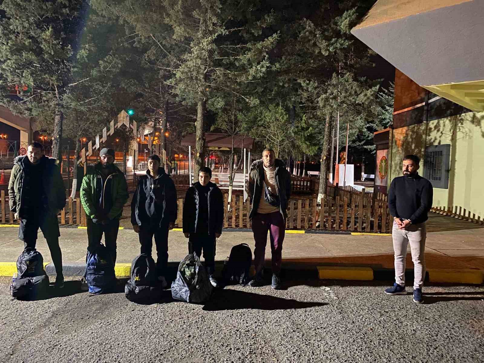 Avrupa Otoyolunda g&ouml;&ccedil;men ka&ccedil;ak&ccedil;ılığı operasyonu: 28 ka&ccedil;ak g&ouml;&ccedil;men yakalandı
