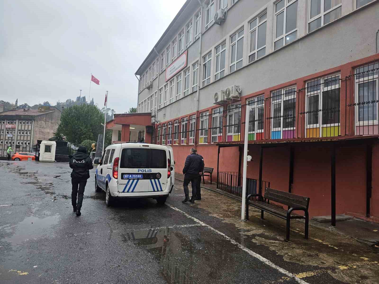 16 yaşındaki öğrenci merdivenden düşerek yaralandı