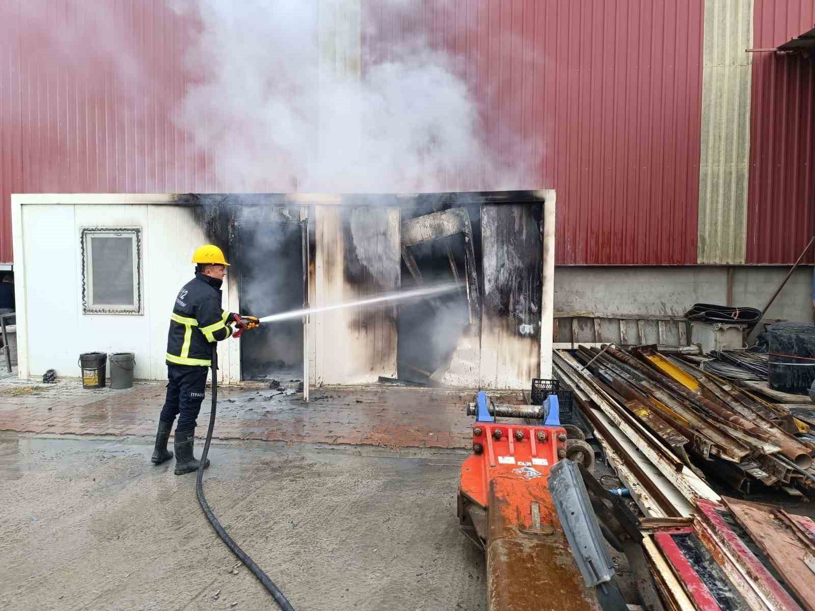 Iğdır&rsquo;daki konteyner yangını korkuttu
