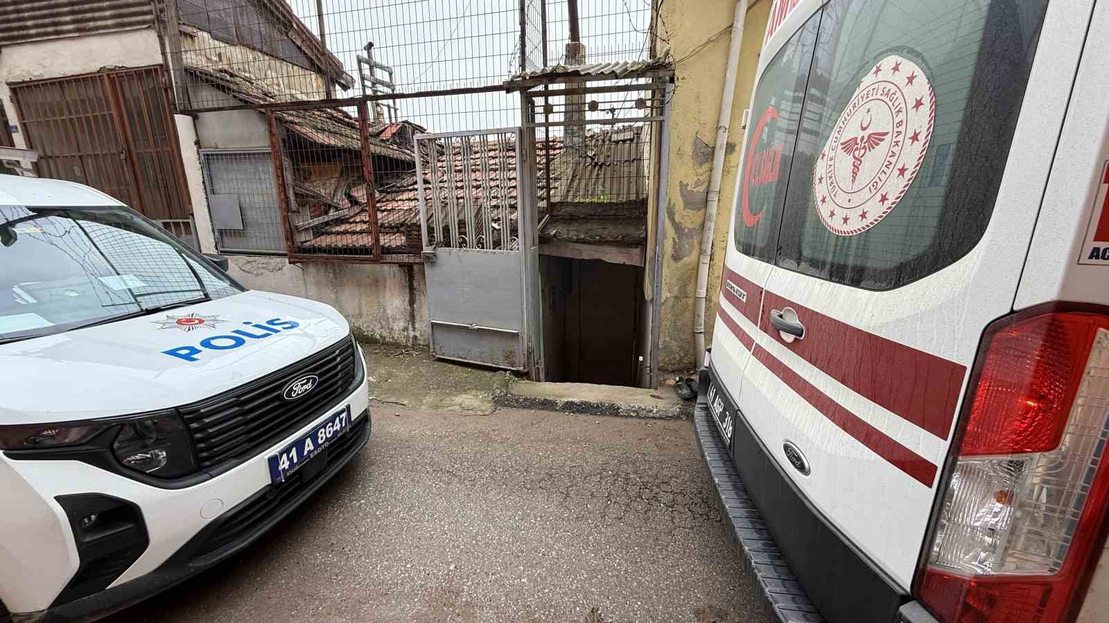Yakınlarının haber alamadığı adam yalnız yaşadığı evinde &ouml;l&uuml; bulundu
