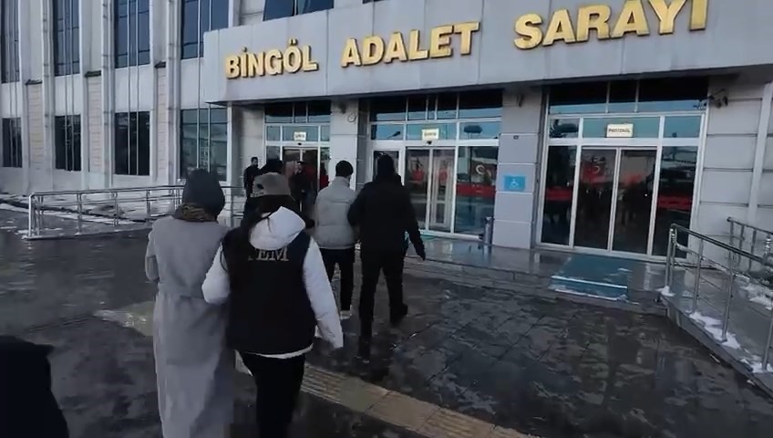 Bing&ouml;l&rsquo;de ter&ouml;r &ouml;rg&uuml;t&uuml; propagandası yapan 3 ş&uuml;pheli g&ouml;zaltına alındı
