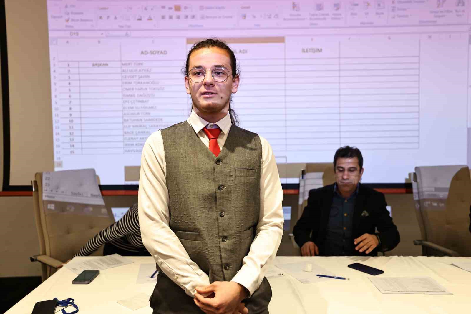 Başkan &Ccedil;avuşoğlu: &ldquo;T&uuml;rkiye&rsquo;de ilk defa Lise Meclisini yaşama ge&ccedil;ireceğiz&rdquo;
