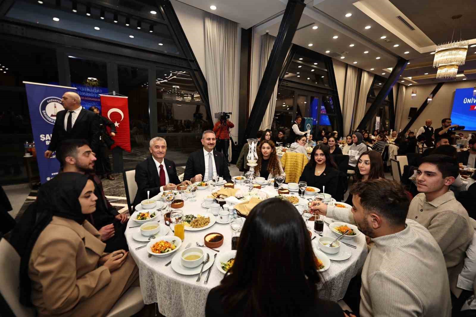Tahmazoğlu Ankara&rsquo;daki Şahinbeyli &ouml;ğrencilerle buluştu
