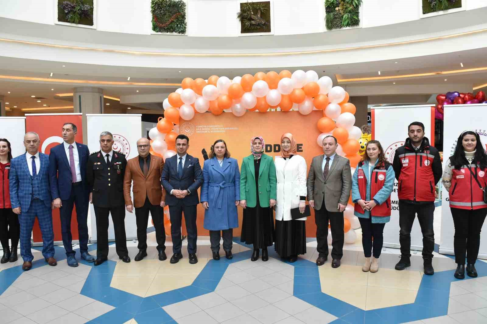 Erzurum&rsquo;da "Madalyonun İki Y&uuml;z&uuml;"n&uuml; anlattılar
