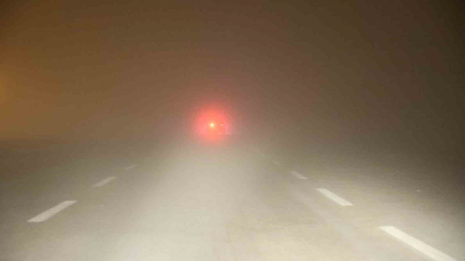 Aksaray’da yoğun sis görüş mesafesini 10 metreye düşürdü