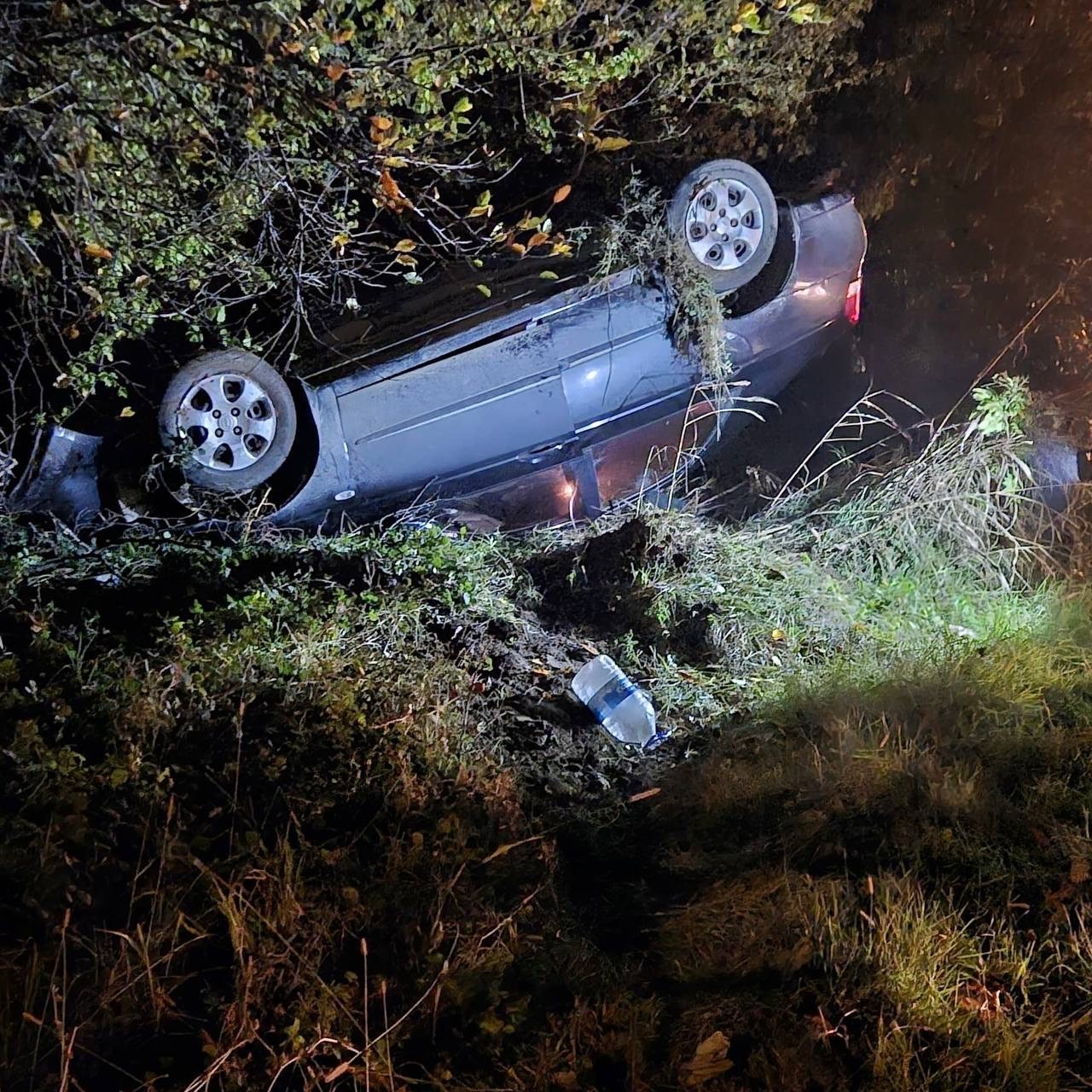 Takla atan otomobilden hafif yaralı kurtuldu
