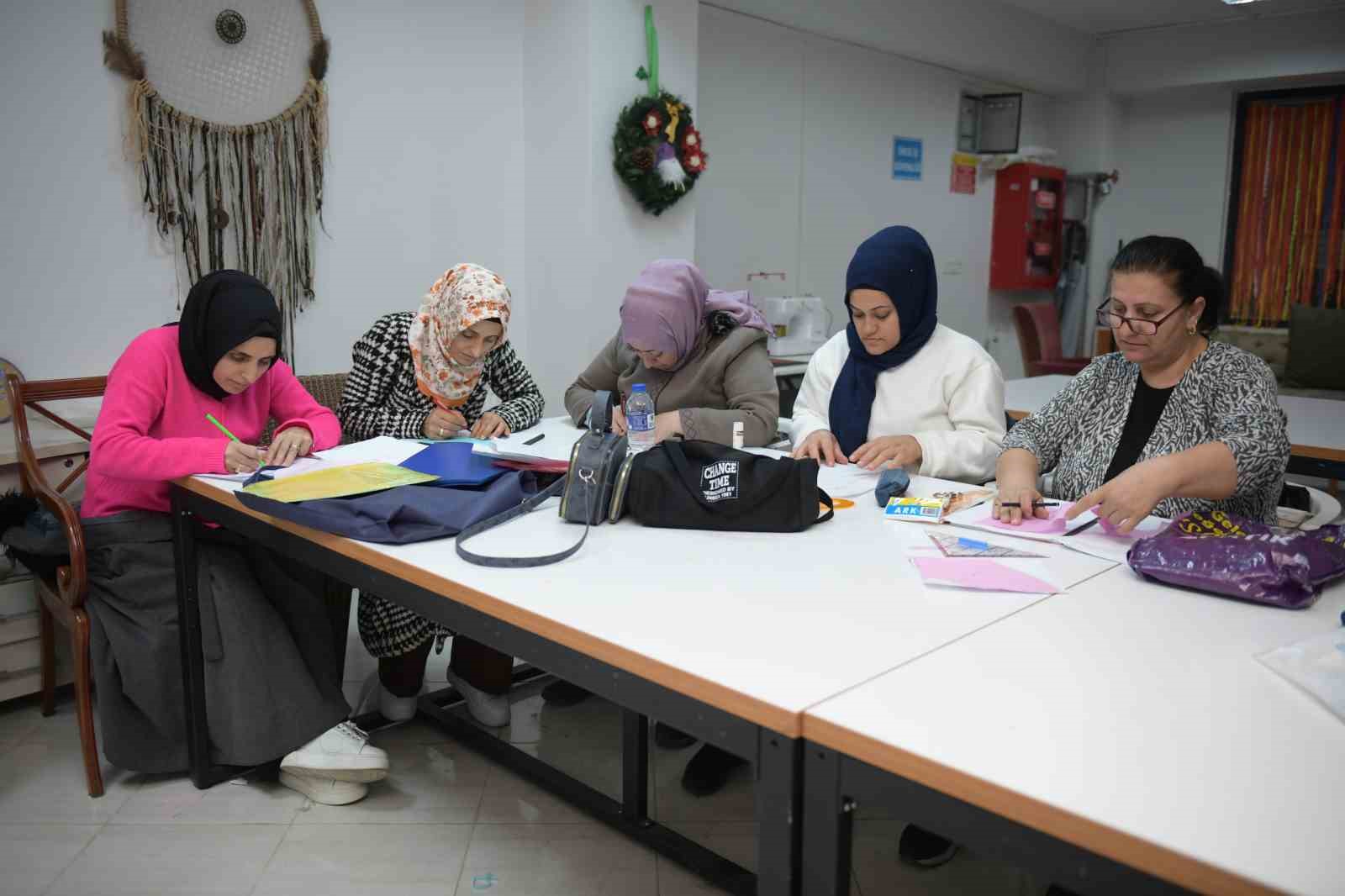 Esenyurtlu kadınlar hem öğreniyor hem de üretiyor