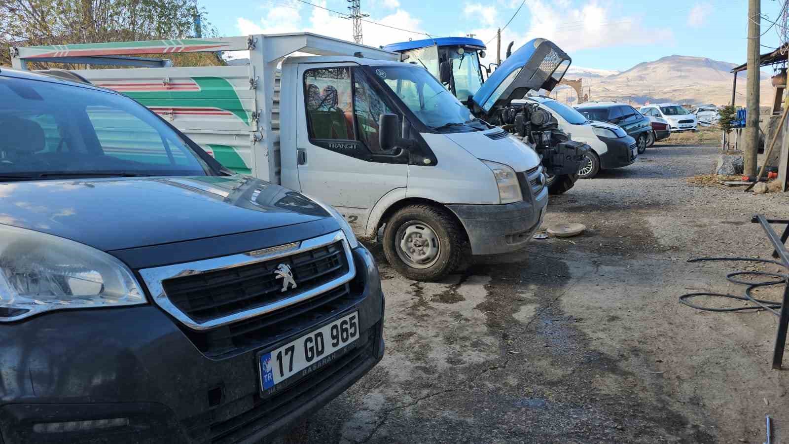 Bitlis&rsquo;te lastik&ccedil;ilerde yoğunluk devam ediyor
