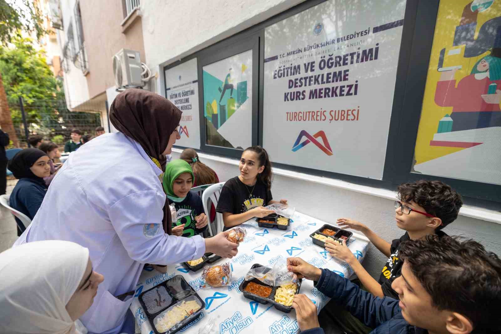 Mersin’de LGS Kurs Merkezlerinde dağıtılan yemek sayısı 50 bin pakete ulaştı