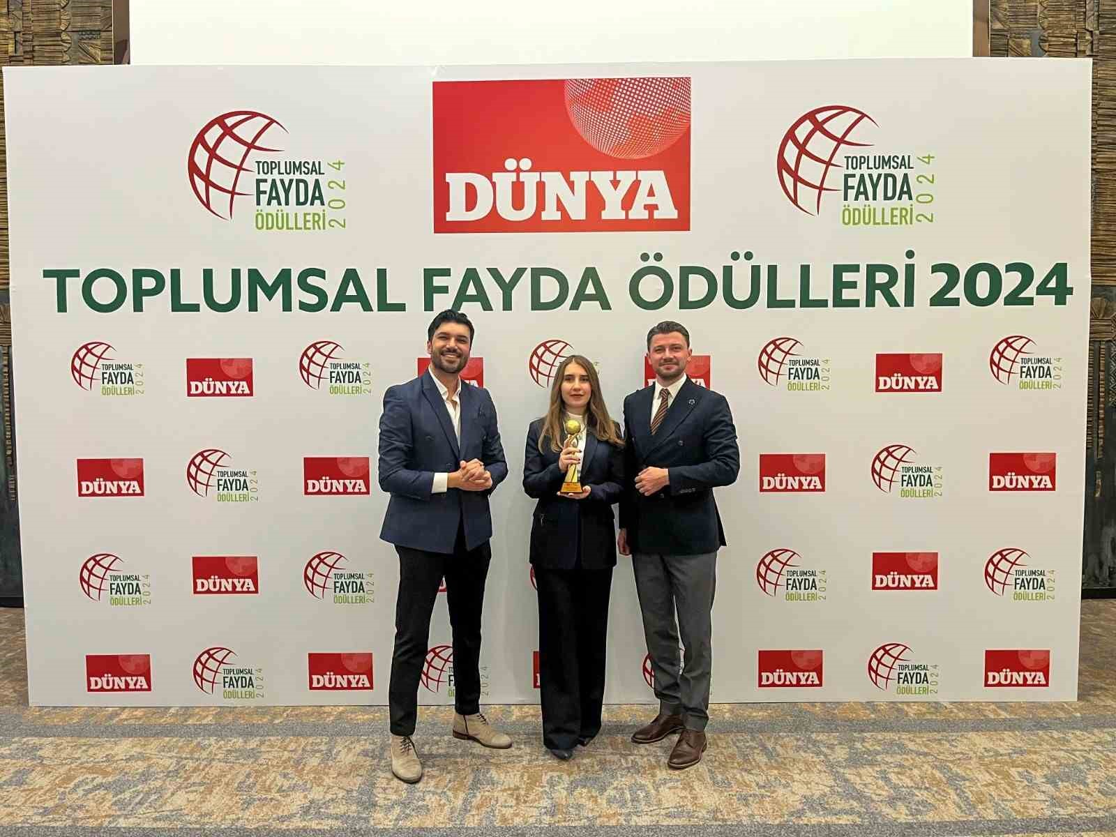 Sokak hayvanlarına destek veren projeye toplumsal fayda &ouml;d&uuml;l&uuml;
