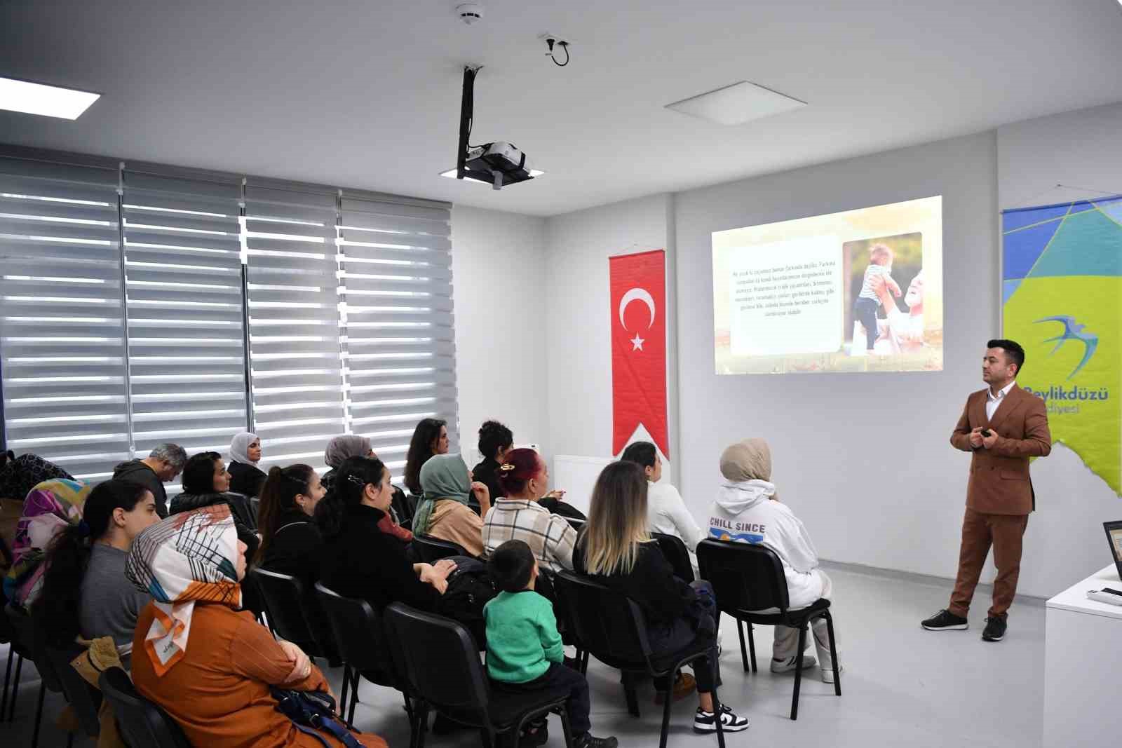 Beylikdüzü’nde “Nesiller Arası Aktarım” semineri düzenlendi
