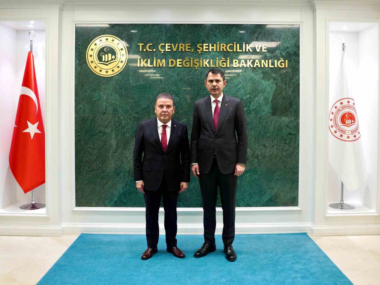 Başkan Böcek, Bakan Kurum ile Antalya’nın geleceğini görüştü