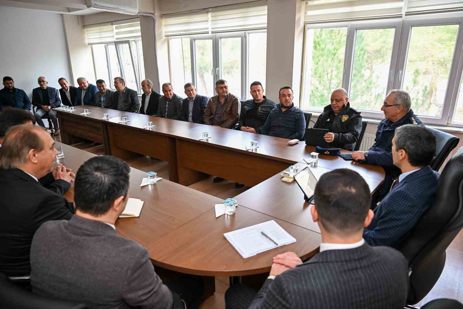 Vali Aktaş, Karahallı ilçesinde ziyaretler gerçekleştirdi
