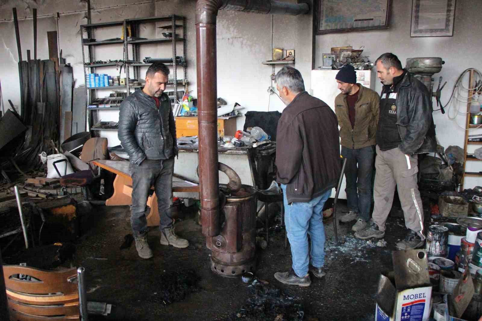 Amasya’daki patlamada elbiseleri yanan öğrencilerin kaçma anı kamerada