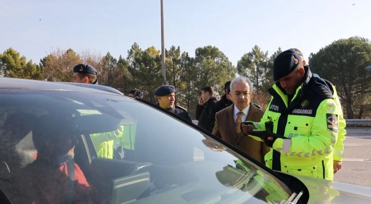 Vali Turan, trafik ve asayiş noktalarındaki çalışmaları inceledi
