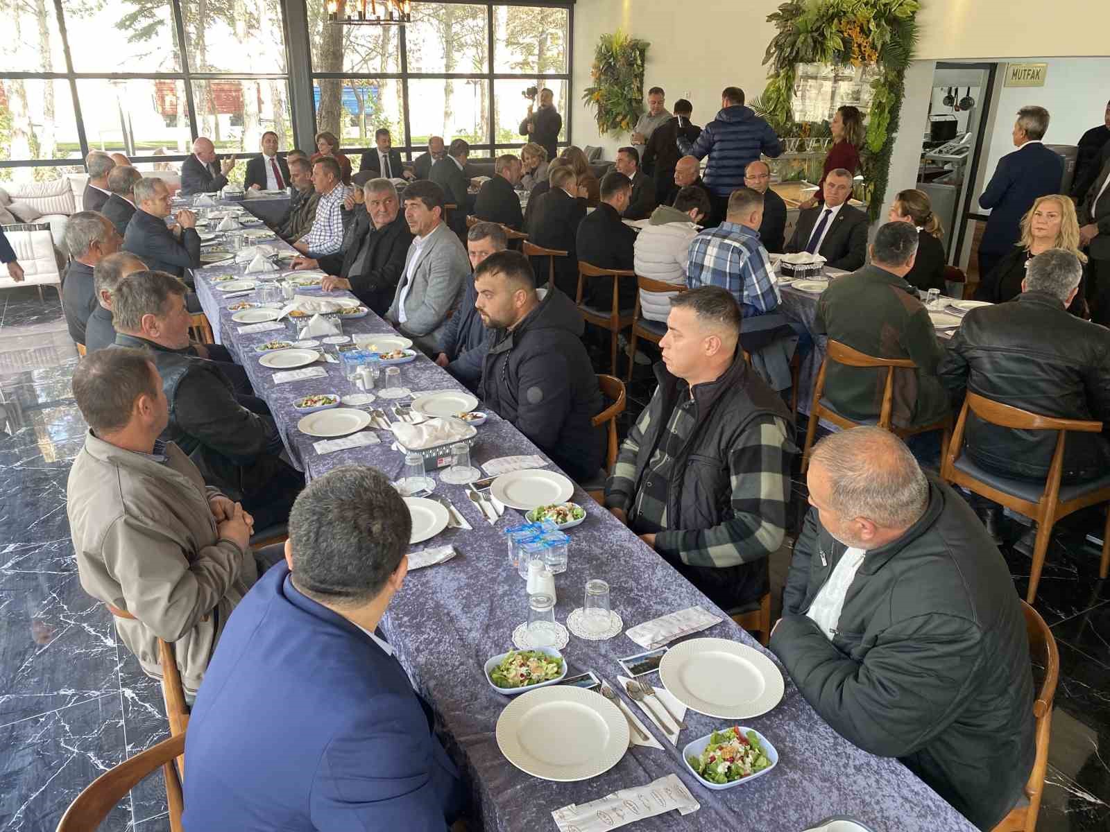 Bir araya gelen başkanlar muhtarların istek ve taleplerini dinledi