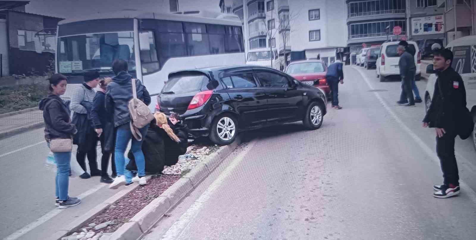 Keşan’da el frenini çekmeyi unuttuğu otomobil kendisine çarptı