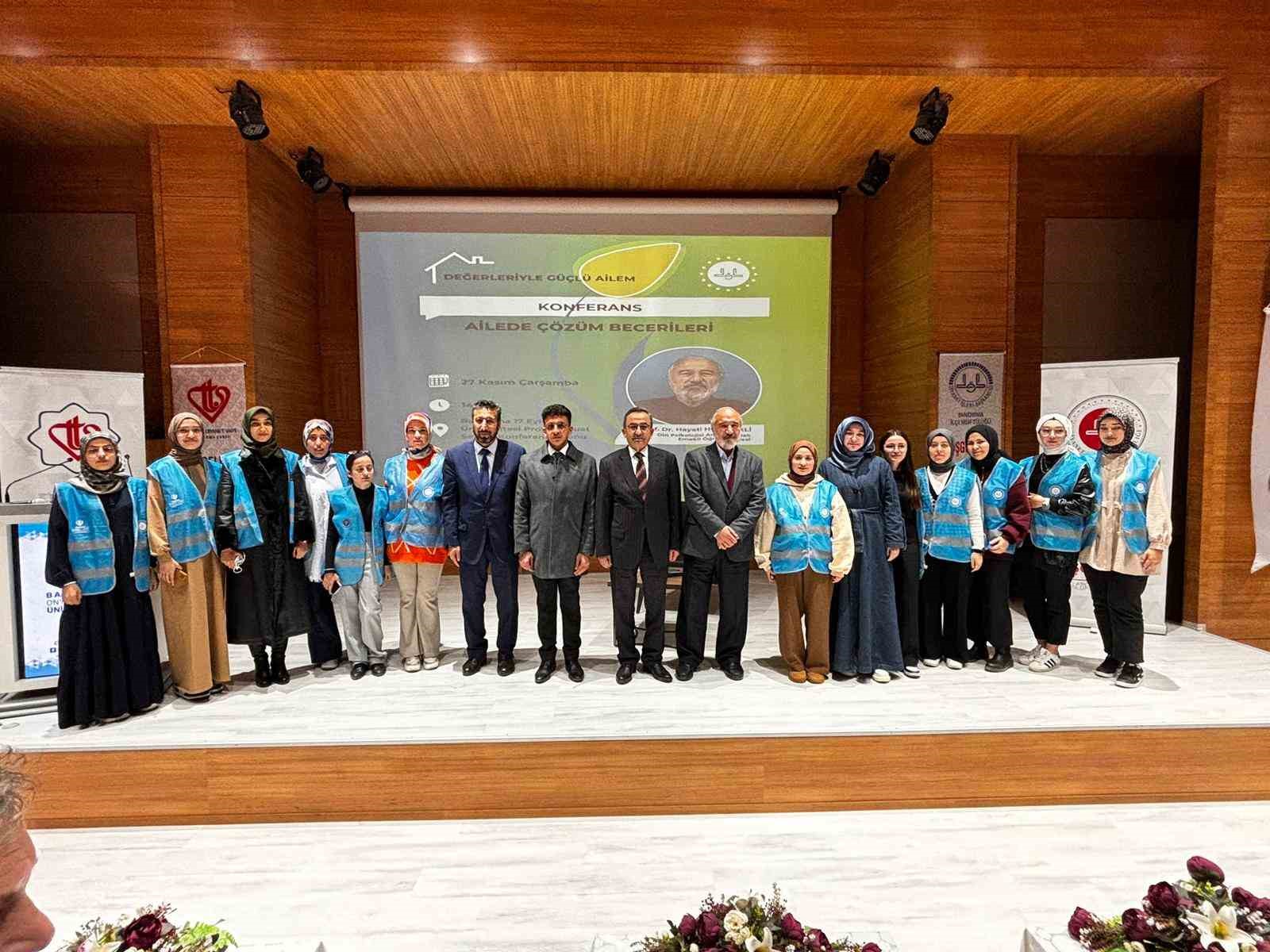 Bandırma’da "Aile içi iletişim ve çözüm becerileri" seminerine yoğun ilgi
