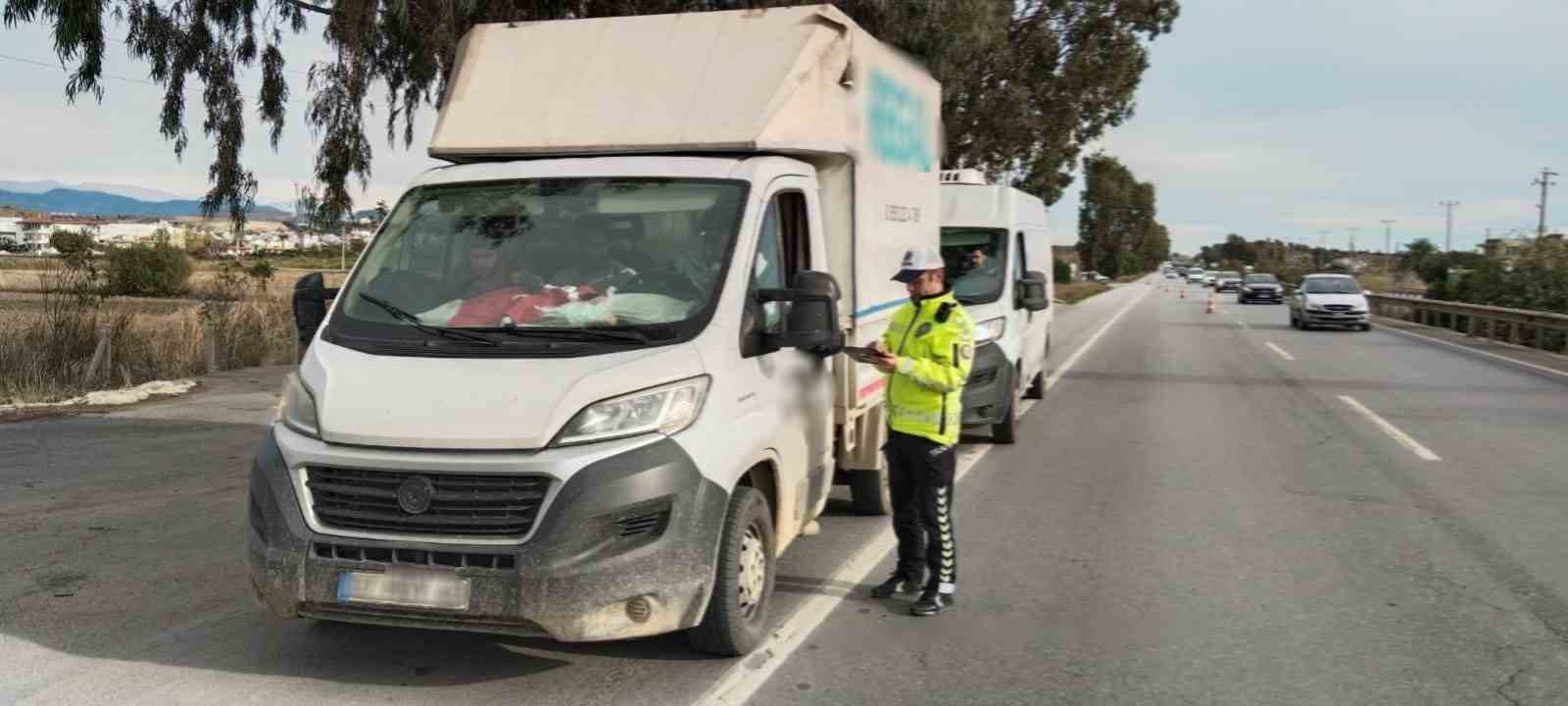 Antalya’da 1 haftada 60 bin araç kontrol edildi