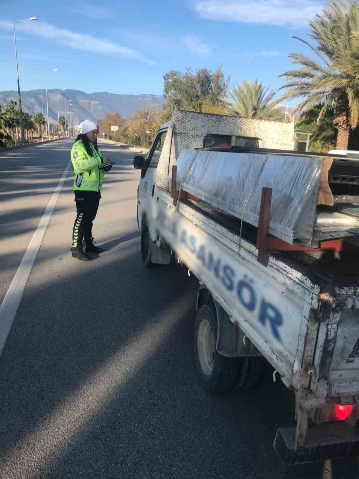 Antalya’da 1 haftada 60 bin araç kontrol edildi
